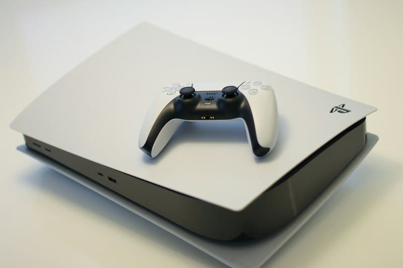 PlayStation 5 avec 2 manettes